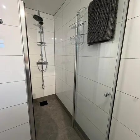 Basement Apartment, Feda Lägenhet